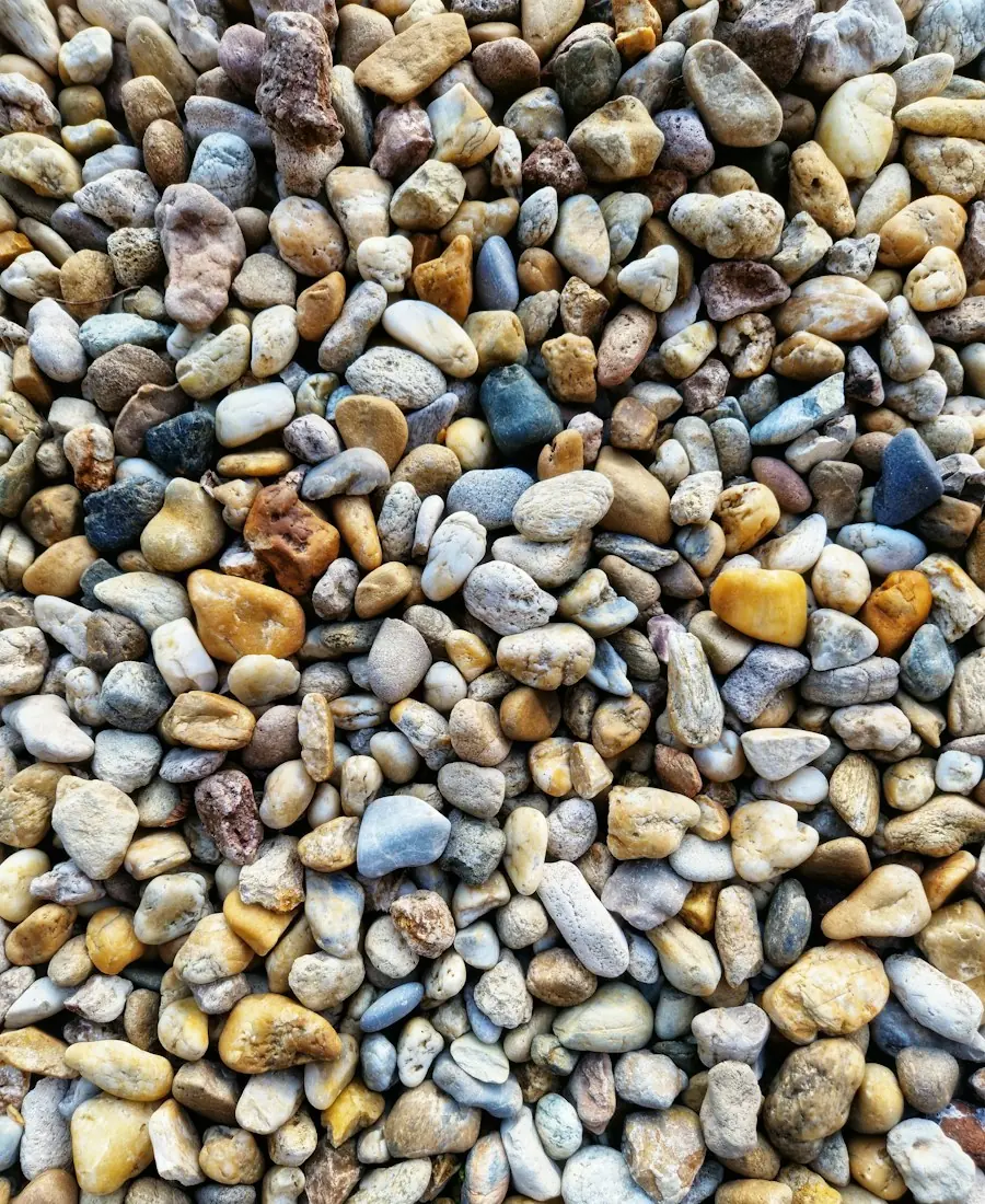 Akvaryum çakılı ve dekor taşları